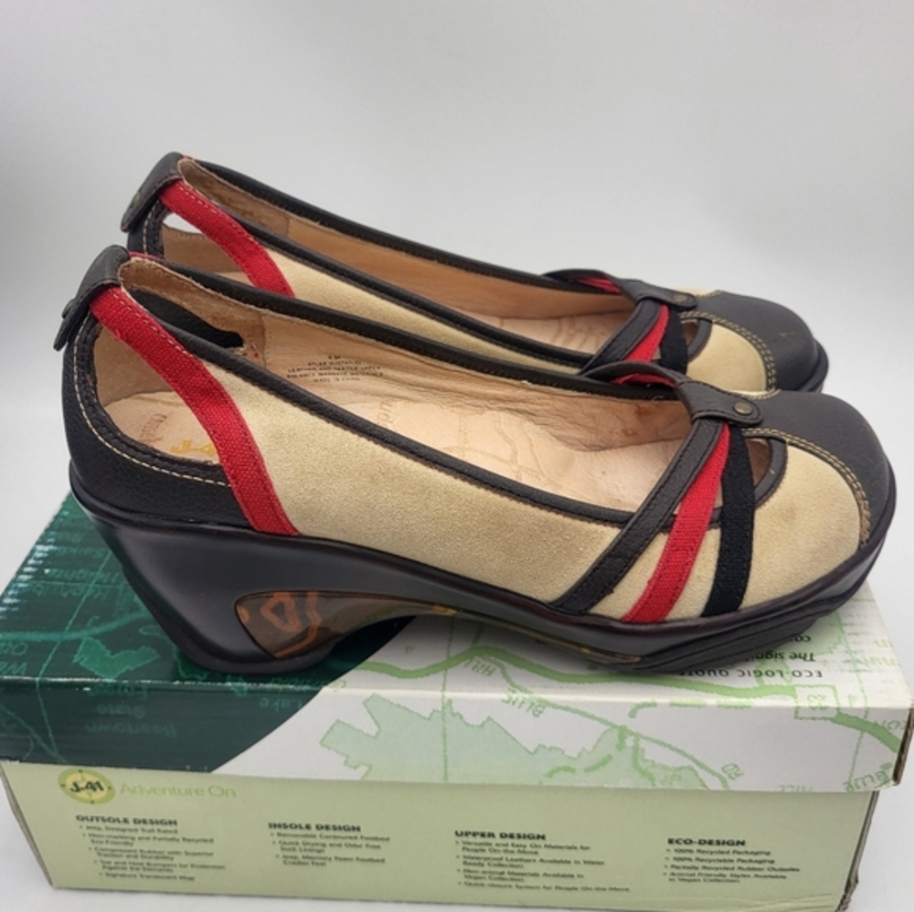 J41 - JEEP - Atlas - Tan/Cream Suede With Red And Brown Accents - Size 8